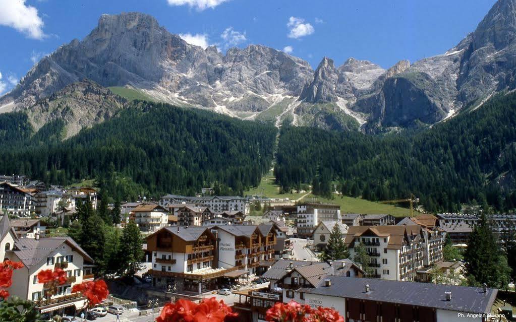 Sporting Aparthotel San Martino Di Castrozza Bagian luar foto