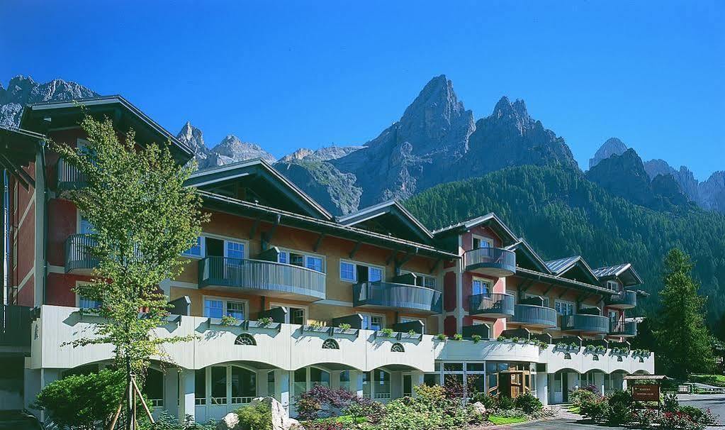 Sporting Aparthotel San Martino Di Castrozza Bagian luar foto