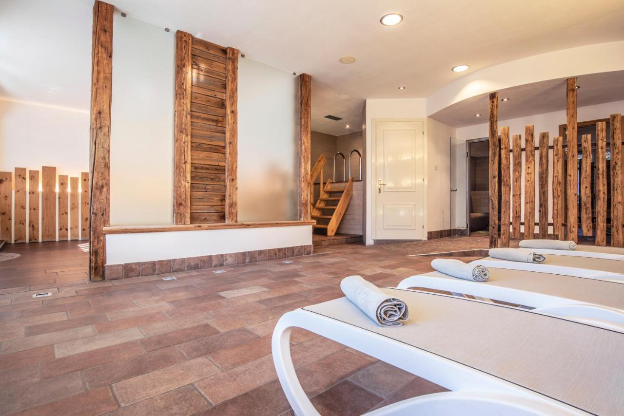 Sporting Aparthotel San Martino Di Castrozza Bagian luar foto