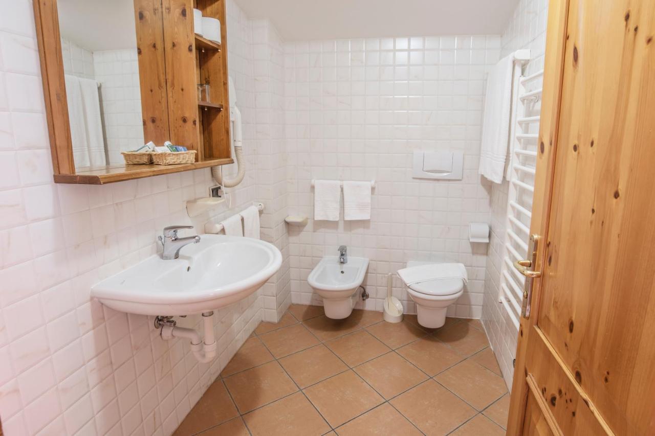 Sporting Aparthotel San Martino Di Castrozza Bagian luar foto